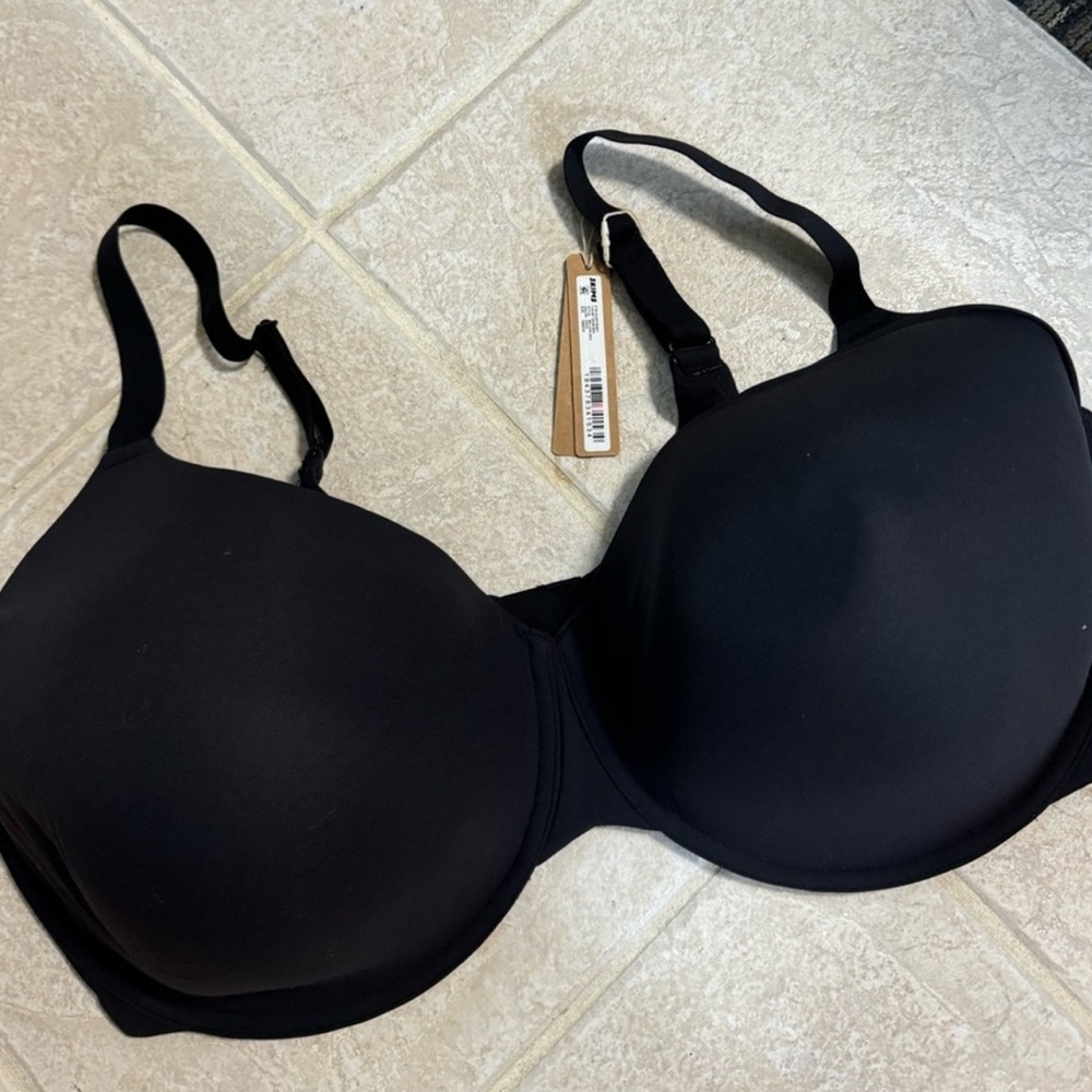 NWT Skims Fits Everybody Tshirt Bra